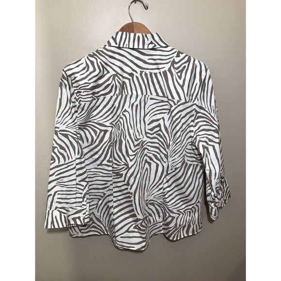 Chico’s Lorena Button Top Large Chicos Size 2 Contemporary Zebra 3/4 Sleeve NWT - Picture 3 of 7